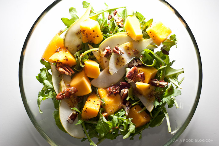 ensalada de papaya, rúcula y pera con aderezo de lima y mostaza - www.iamafoodblog.com