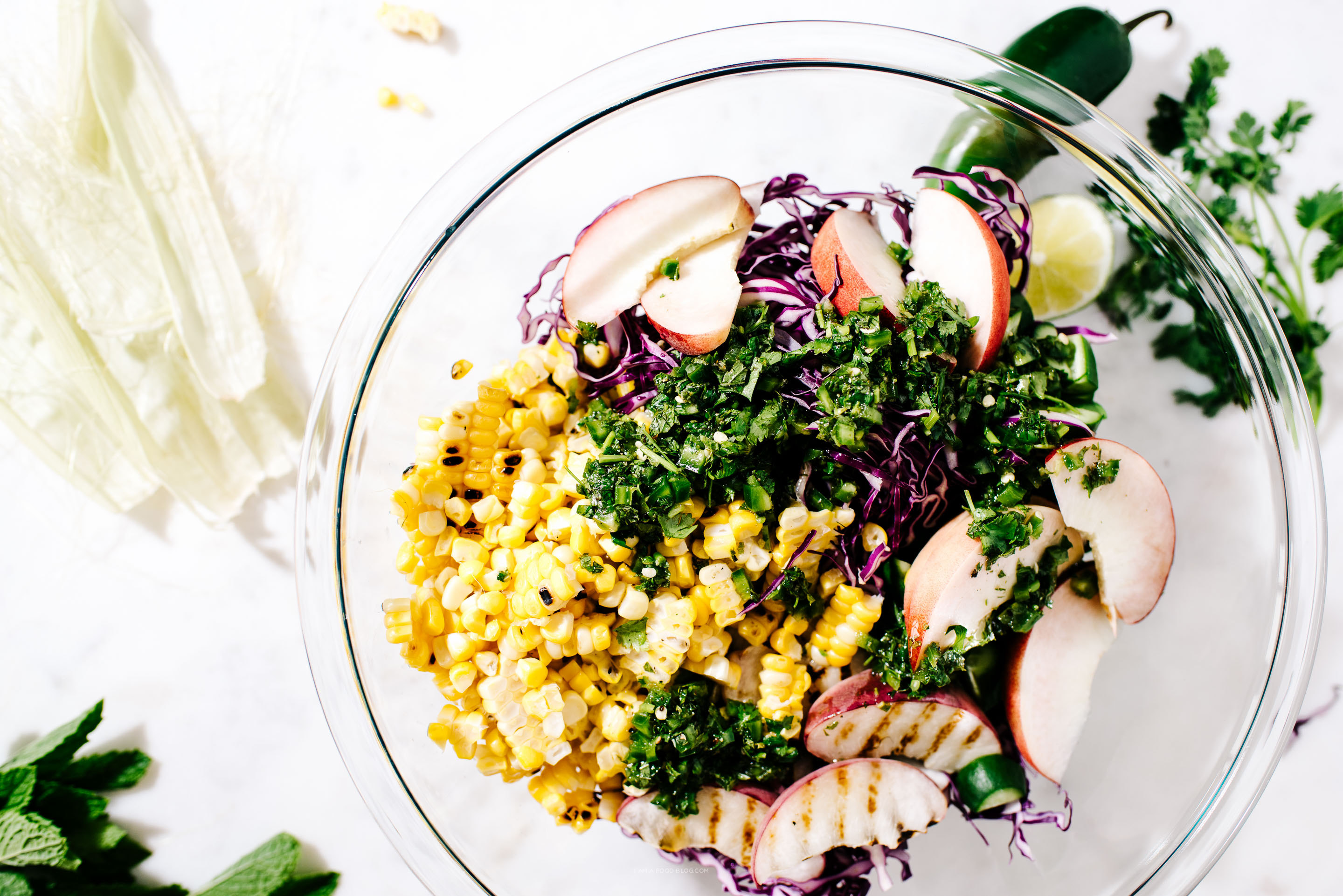receta de ensalada de col y maíz - www.iamafoodblog.com