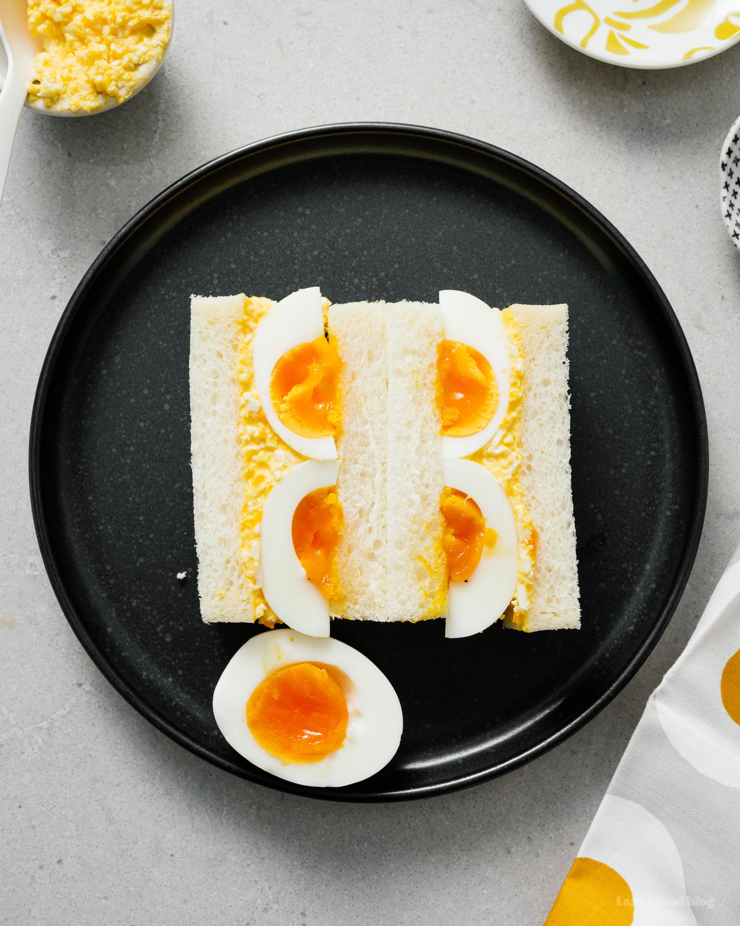 cómo hacer un sándwich de ensalada de huevo japonés