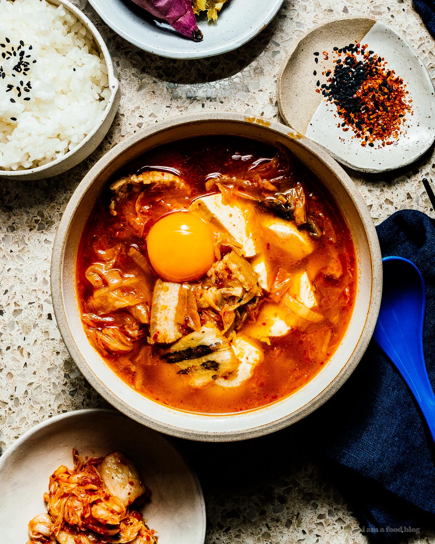Sundubu jjigae cálido y confortable / estofado de kimchi picante tofu suave #kimch #tofu #korean #recipes #dinner #soup #stew #tofustew #tofusoub