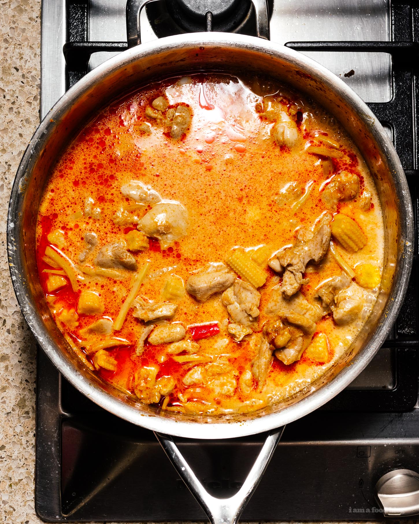 Pollo al curry rojo tailandés con receta de tiro de bambú  www.iamafoodblog.com
