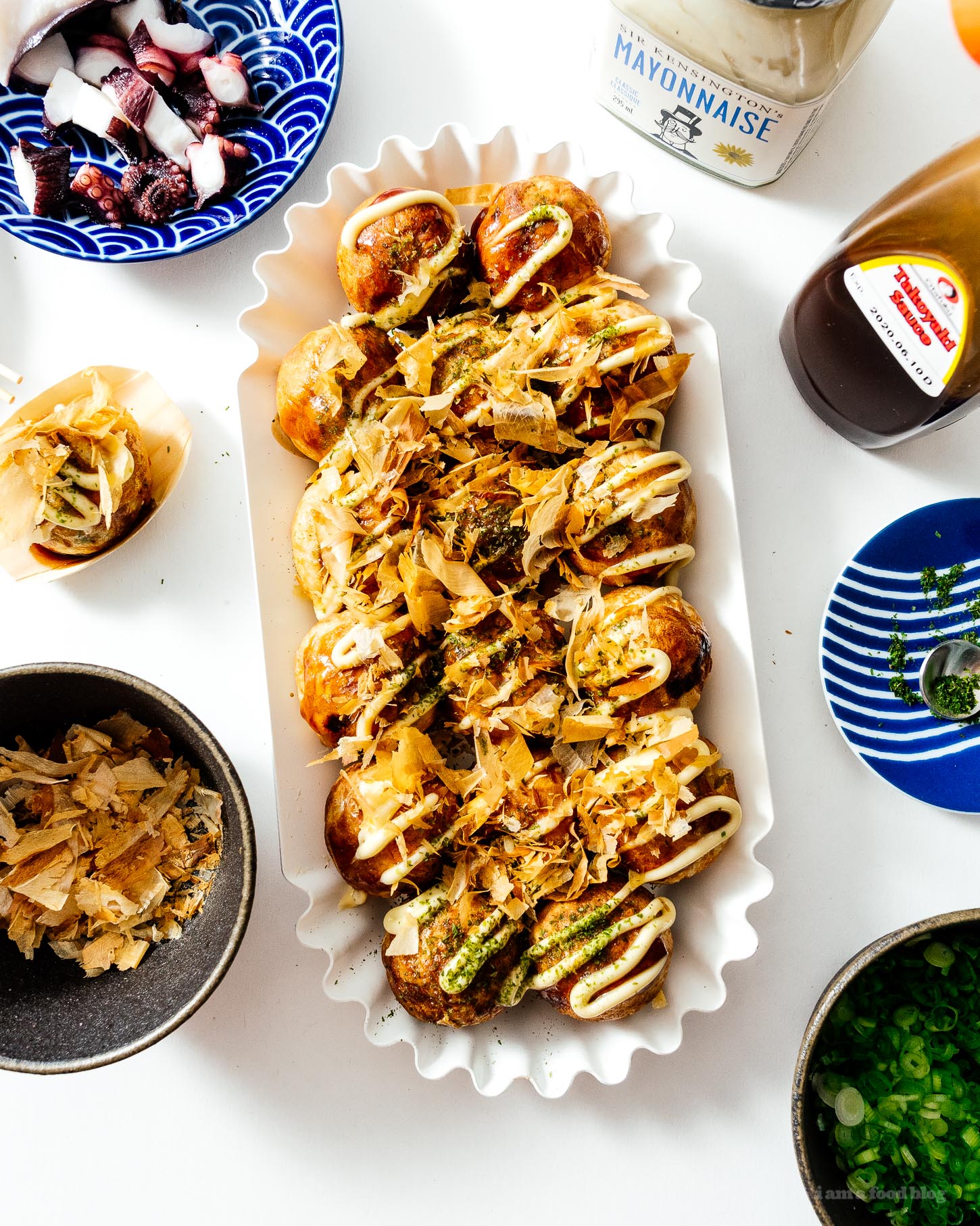 Pase una cena de takoyaki japonés con este takoyaki, la mejor comida callejera japonesa en la mesa con amigos y familiares.  ¡Interactivo, divertido y sabroso!  Receta auténtica de takoyaki #japanesefood #recipes #takoyaki #streetfood #japan #tokyo #howto