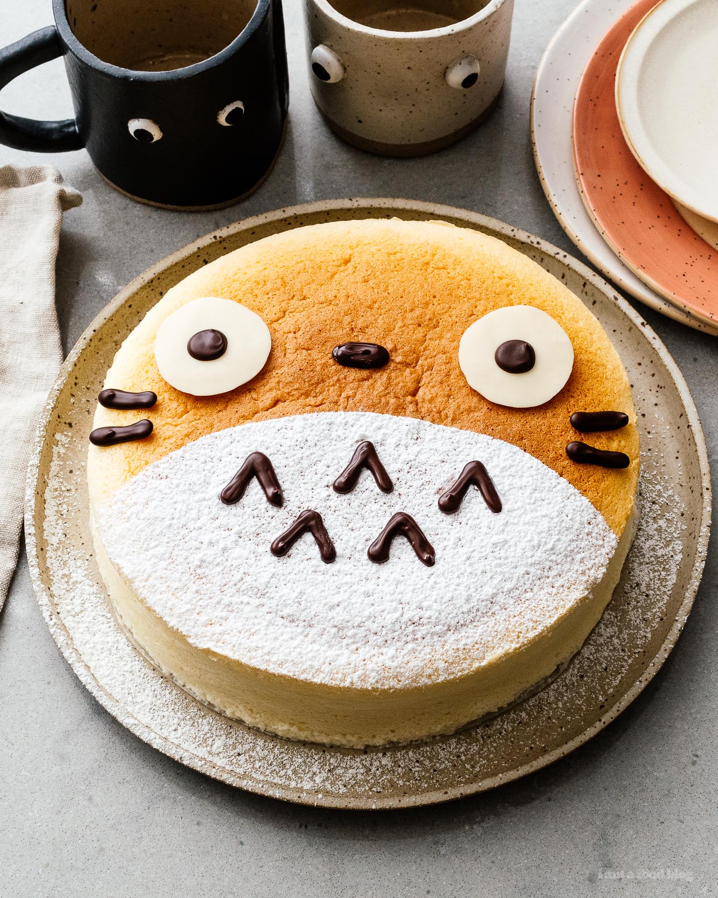 Queso Totoro lindo y esponjoso y esponjoso: pastel de queso suave, algodonoso y ligero como el aire con solo un toque de dulzura.  #cheesecake #japanesecheesecake #fluffycheesecake #totorocake #totorocheesecake #totorofood #kawaiifood